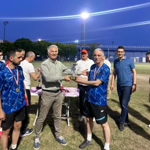 Yekta-Basegmez-ve-Mustafa-Kumoglu-anisina-duzenlemis-oldugumuz-hakemler-arasi-futbol-turnuvasinda-Altin-Kokartlilar-ikincilik-kupasini-kaldirdi.TFFHGD-ANTALYA-1
